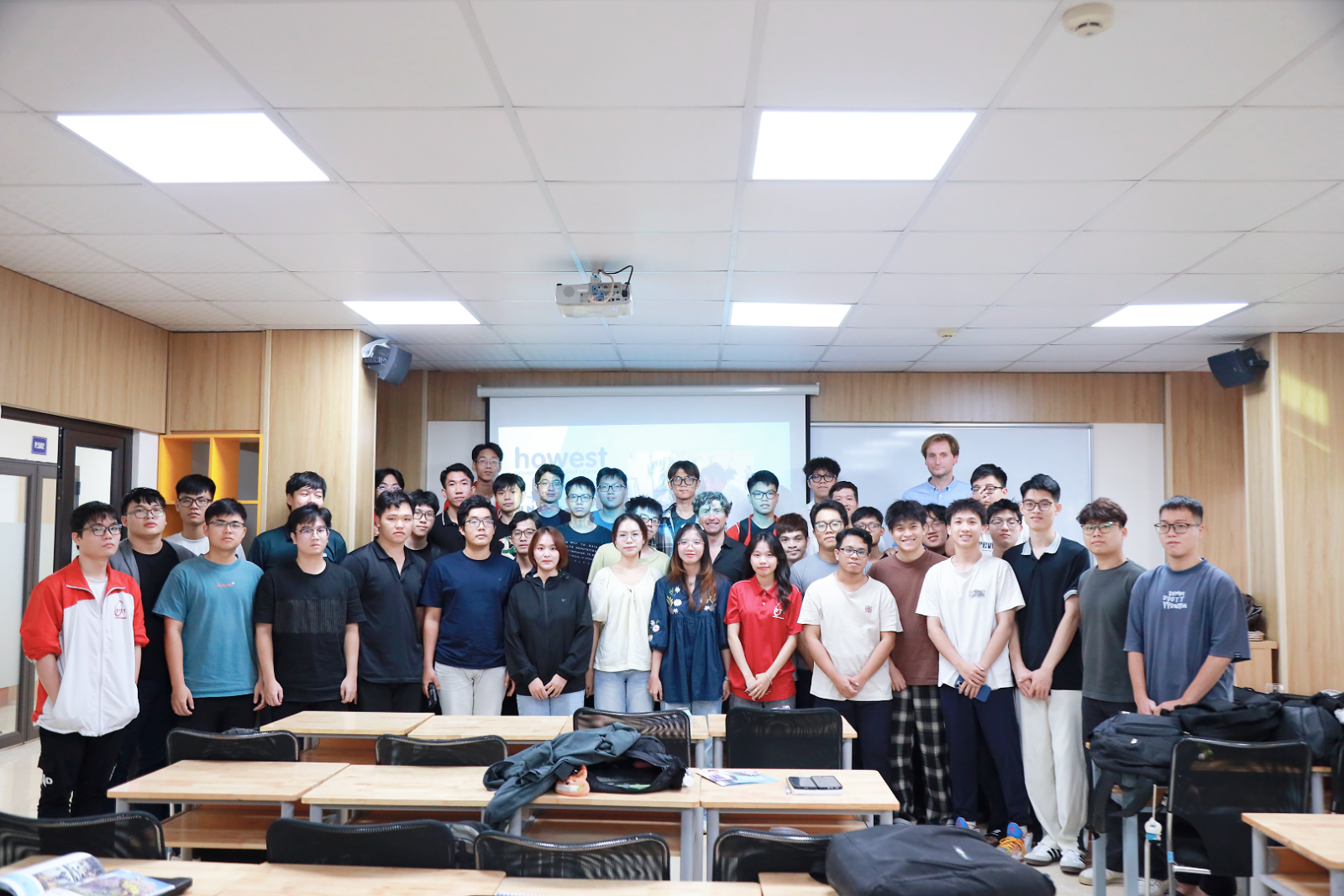 AI chuẩn quốc tế tại PTIT: Hai chuyên gia từ Đại học Ứng dụng hàng đầu Bỉ trực tiếp đào tạo